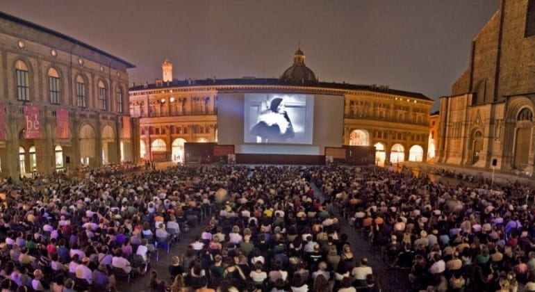 An outdoor screening at Il Cinema Ritrovato