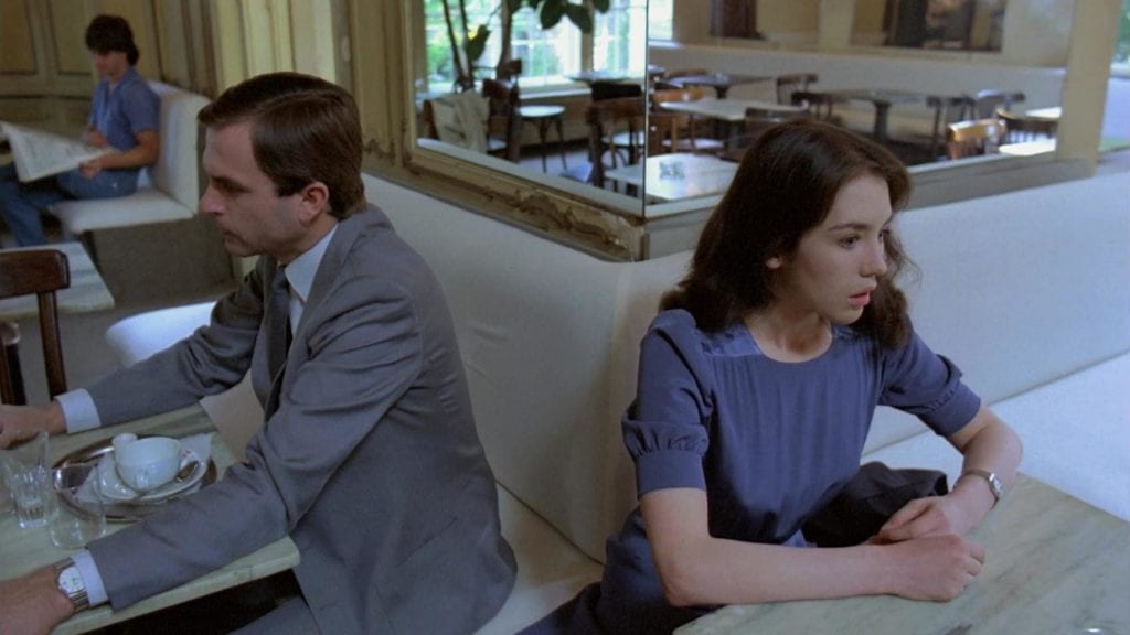Anna (Isabelle Adjani) and Mark (Sam Neill) meet in a café in Possession