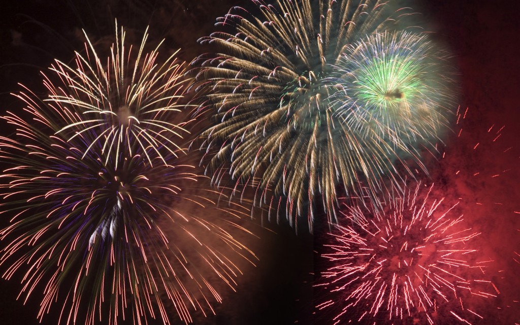 Happy_New_Years_Fireworks3_2012_freecomputerdesktopwallpaper_1440